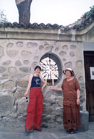 Аз и Весето пред Етнографския музей, Пловдив